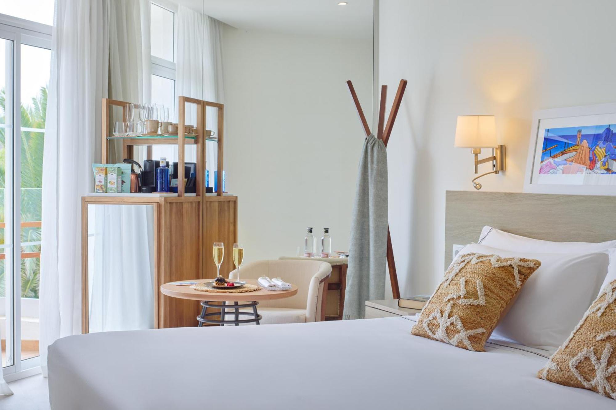 Melia Cala Galdana Ξενοδοχείο Cala Galdana  Εξωτερικό φωτογραφία A room at the hotel