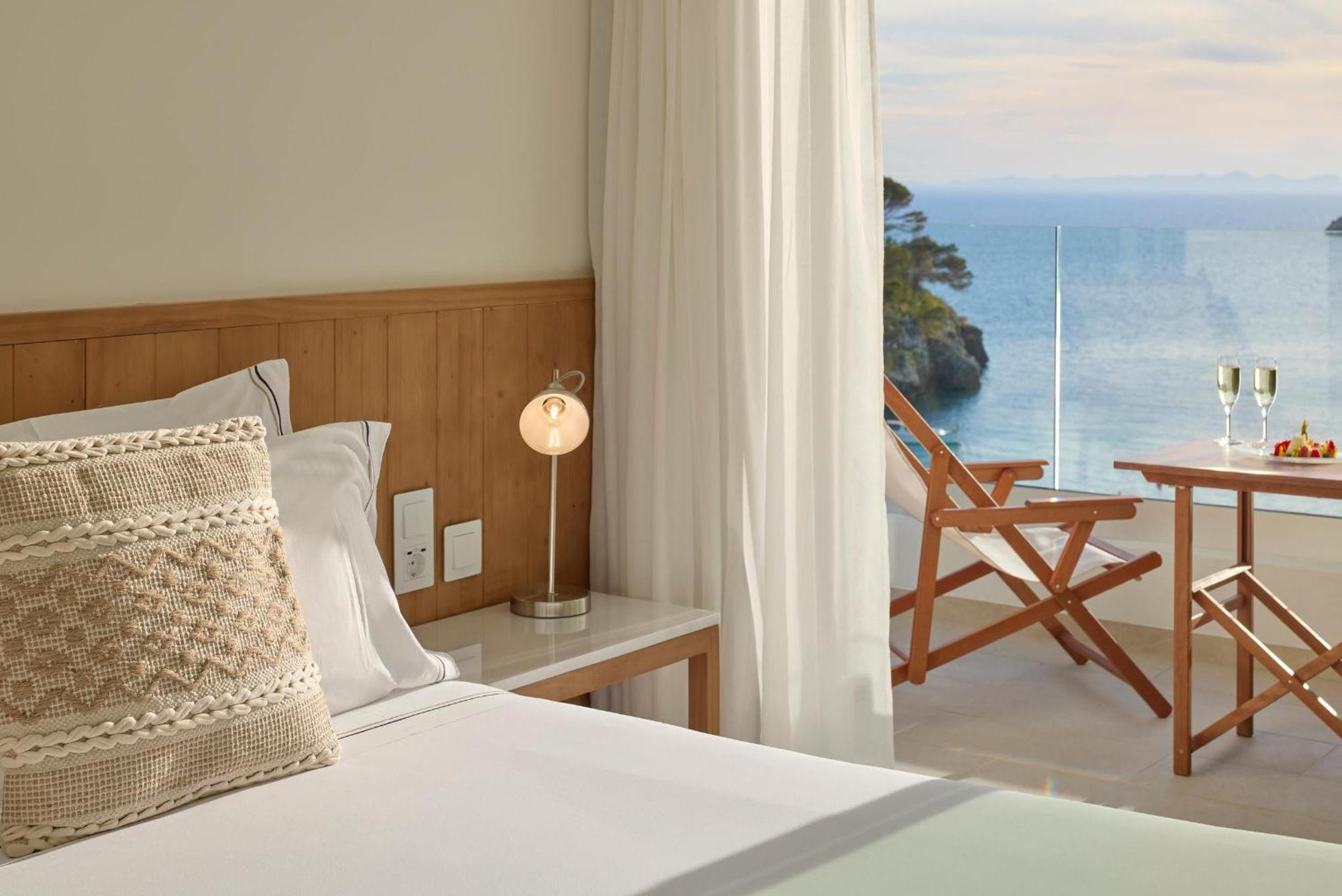 Melia Cala Galdana Ξενοδοχείο Cala Galdana  Εξωτερικό φωτογραφία A room at the hotel