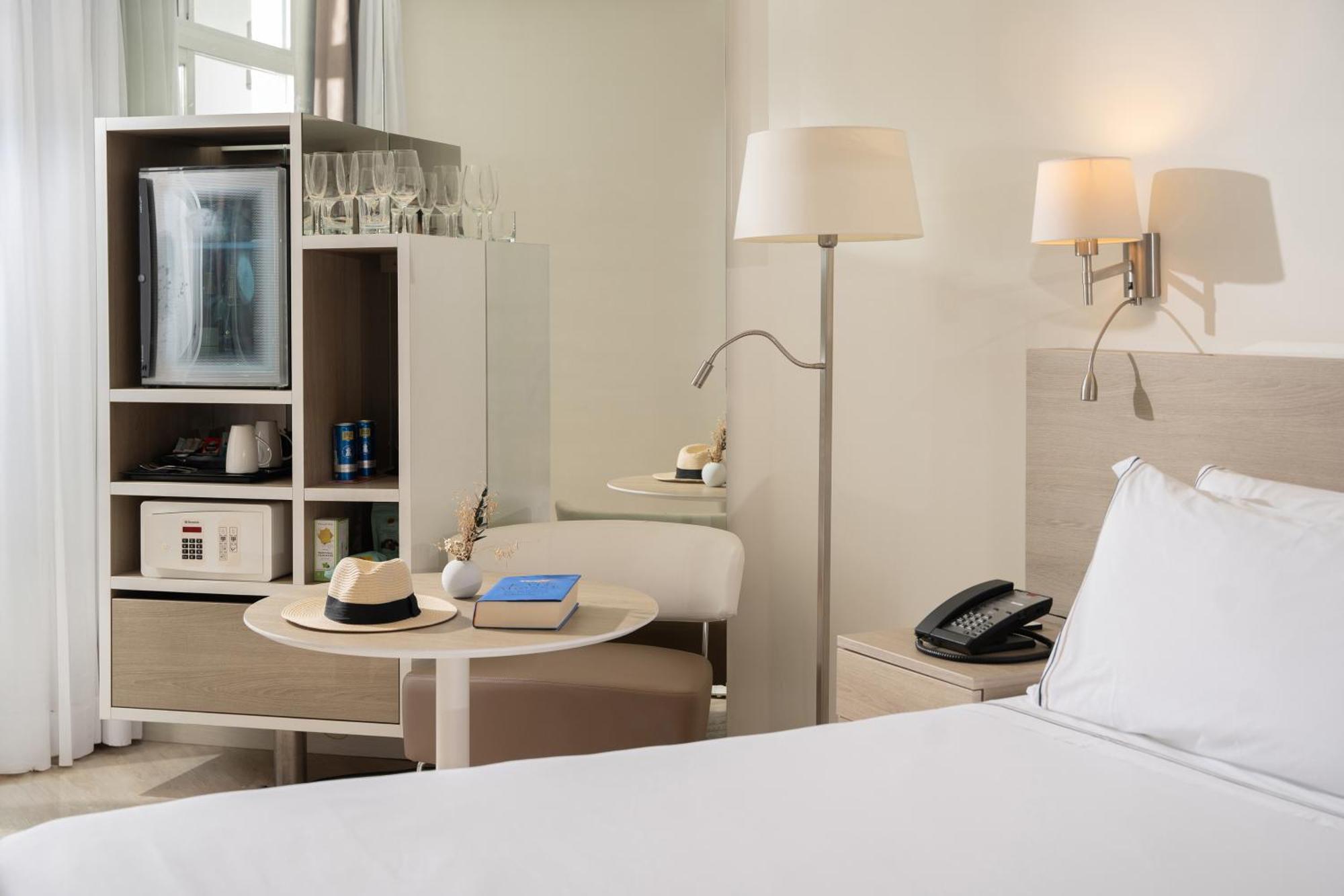 Melia Cala Galdana Ξενοδοχείο Cala Galdana  Εξωτερικό φωτογραφία A room at the hotel