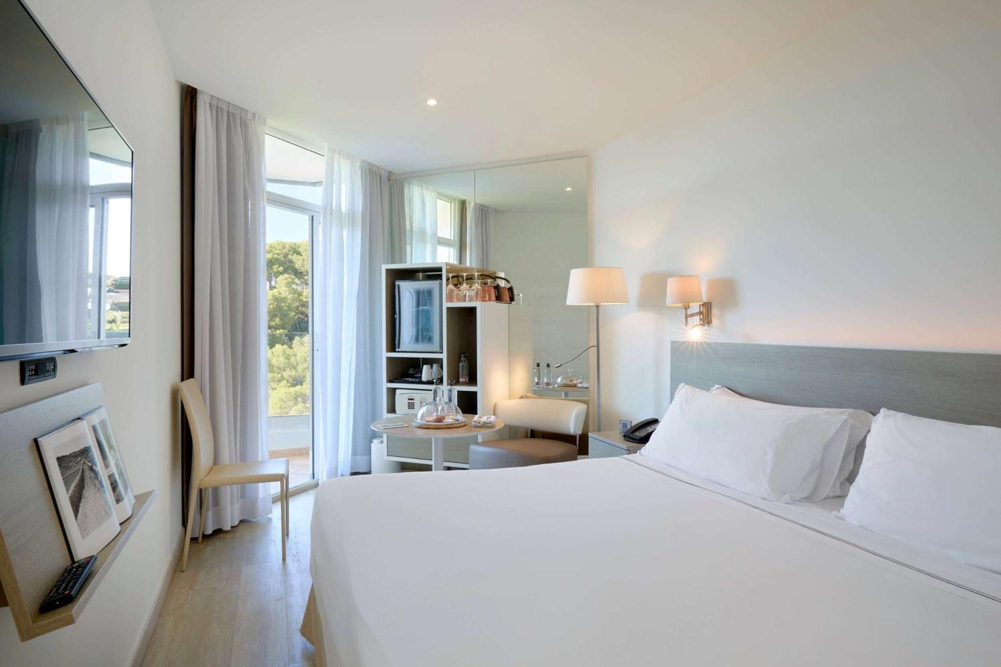 Melia Cala Galdana Ξενοδοχείο Cala Galdana  Εξωτερικό φωτογραφία A room at the hotel